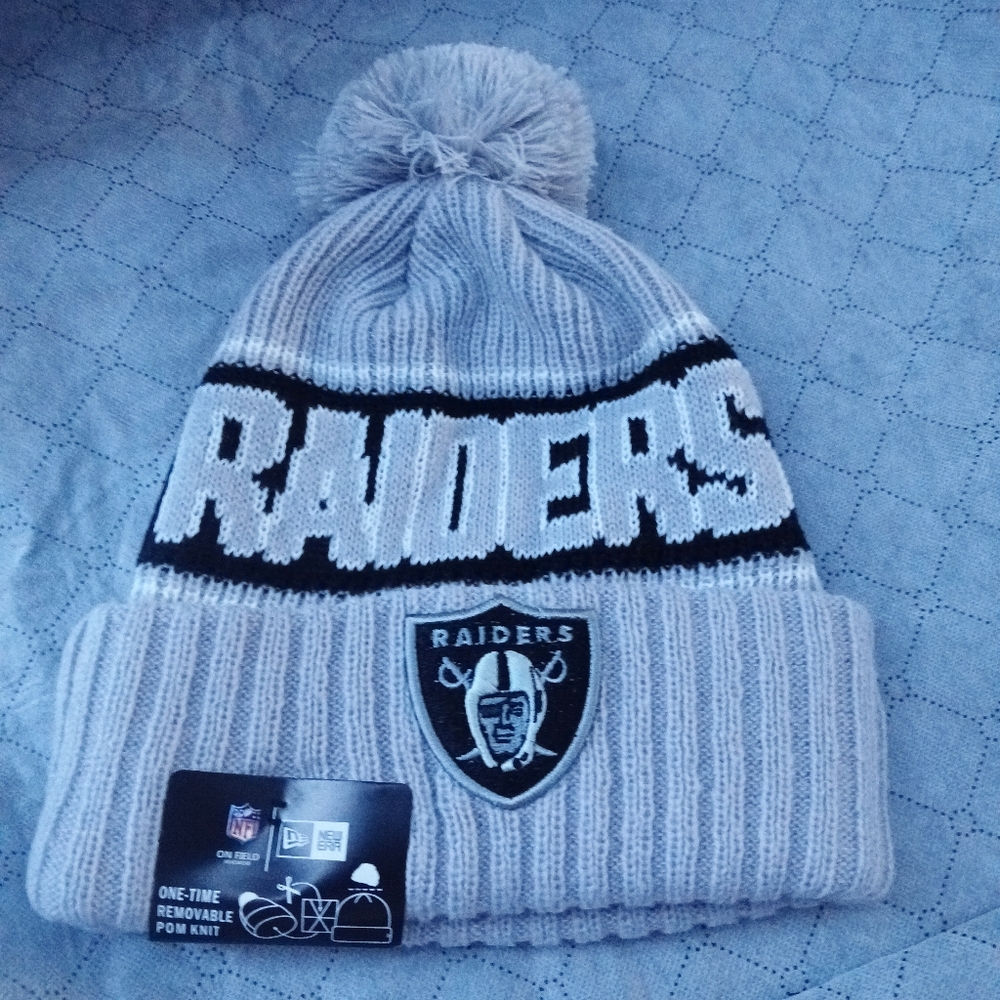 Las Vegas Raiders New Era beanie. Brand new. NWT